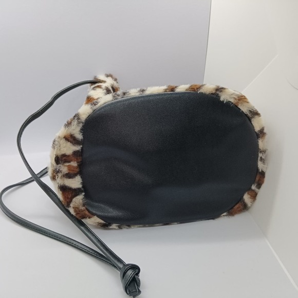 Pompompurin fur drawstring bag - Picture 3 of 10